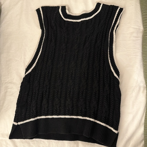 V-Neck Sweater Vest Wool Blend in Blue and White - Picture 4 of 4